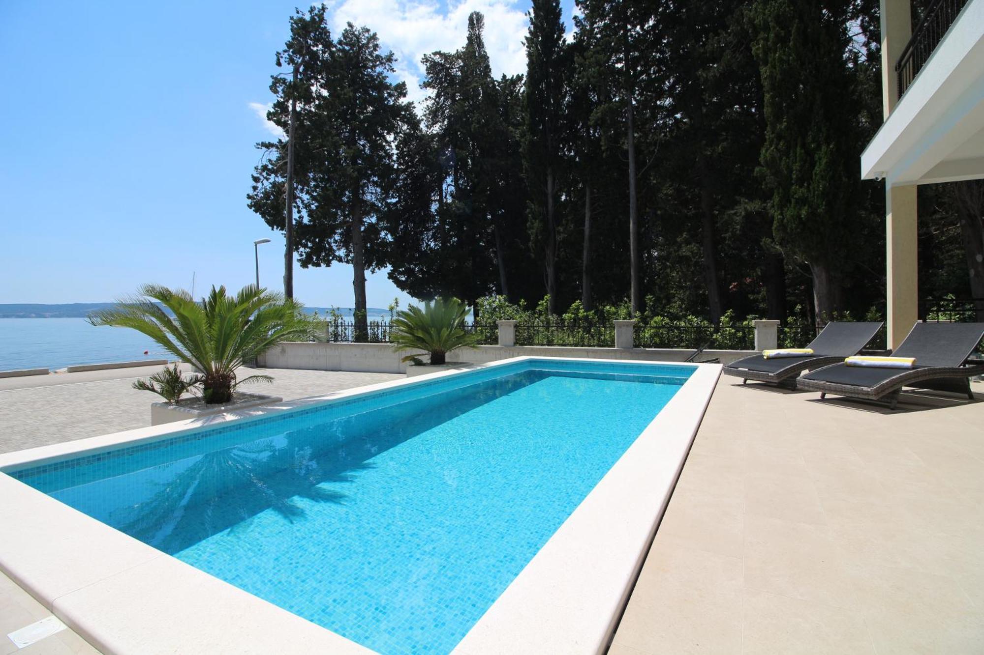 Villa Beachfront Sea Palace Kaštela Extérieur photo
