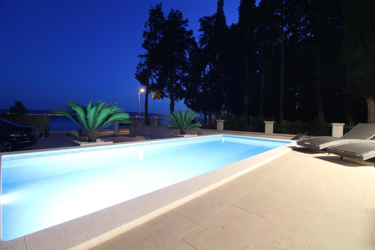 Villa Beachfront Sea Palace Kaštela Extérieur photo
